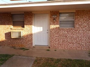 Building Photo - 2601 SW H Ave