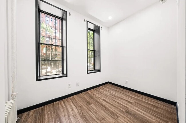 Foto del edificio - 439 W 46th St