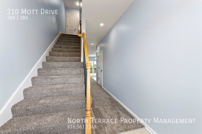 Building Photo - Renovated 3 Bed Townhouse with Unfinished ...
