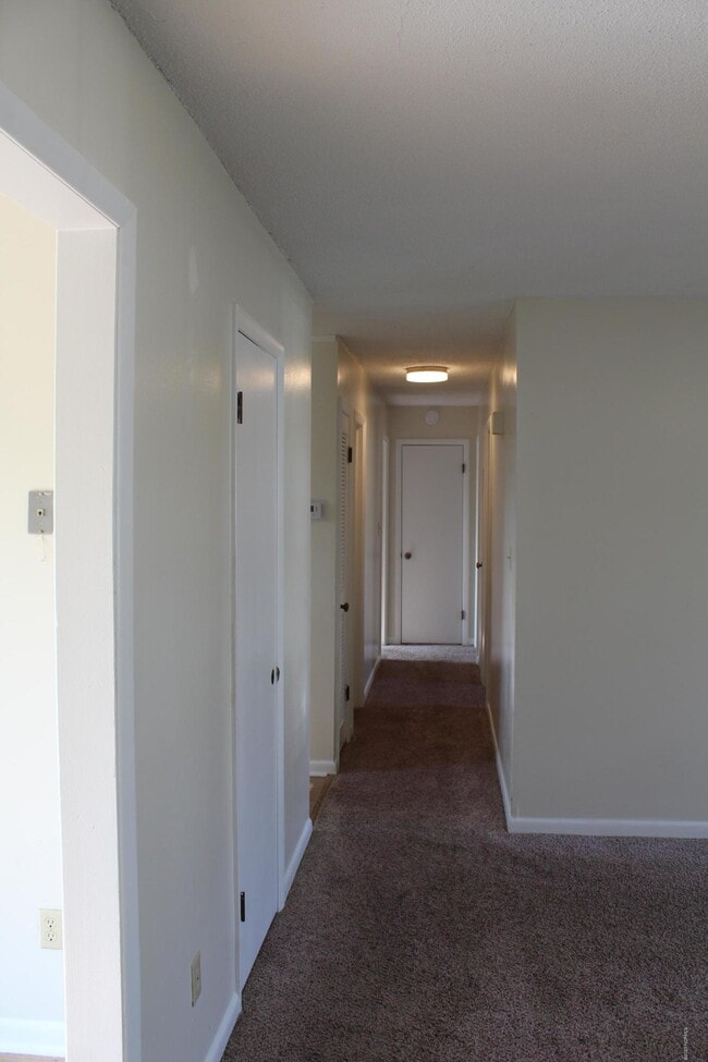 Building Photo - 2412 Emeline Pl