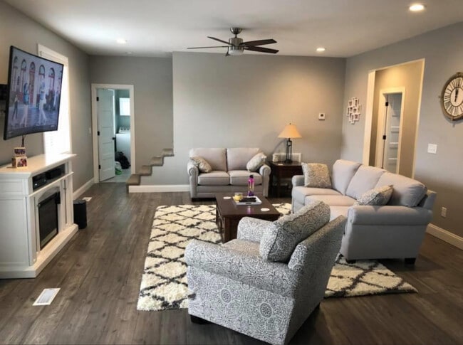 Building Photo - 147 Morris Ct