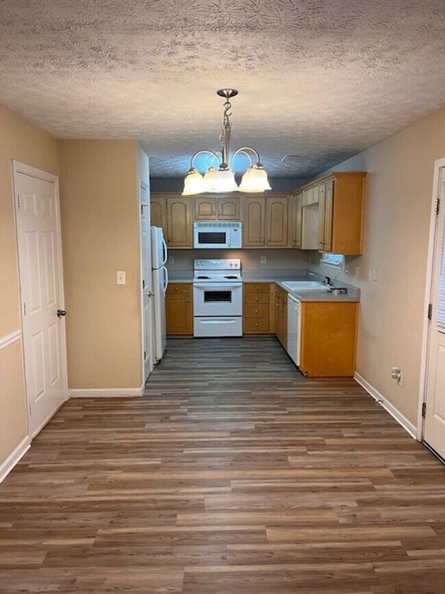 Building Photo - Home in Locust Grove