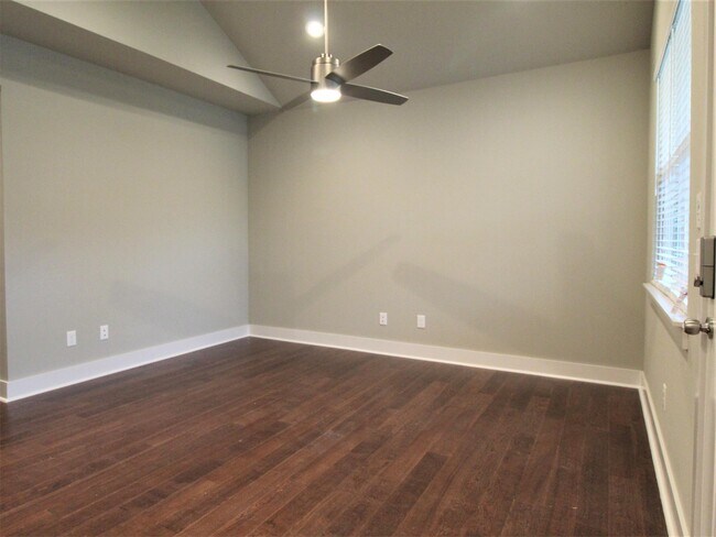 Building Photo - 2043 S Florida Way