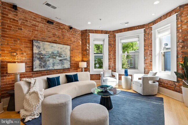 Foto del edificio - 1617 Swann St NW