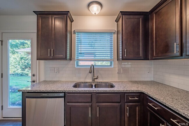 Foto del edificio - 524 Hobkirks Pl