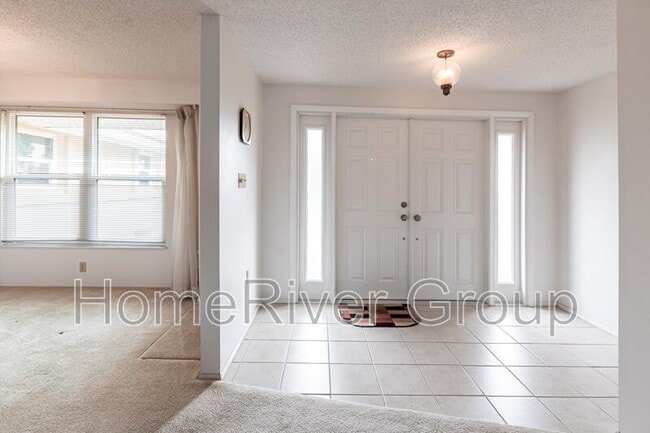 Building Photo - 6860 Kenwood Dr