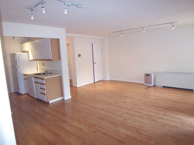 Foto del edificio - Centrally Located Dupont Circle at the Imperial House 1 Bed in the heart of it all! Utilities inc...