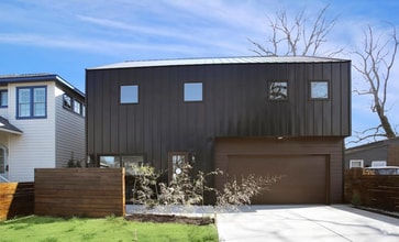 Building Photo - 2108 Roslyn Ave