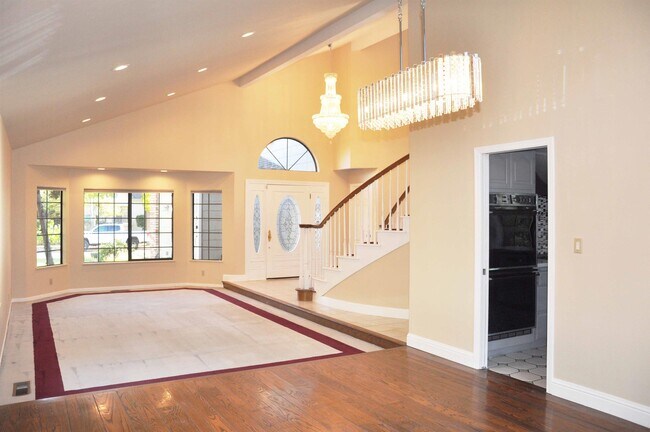 Building Photo - 667 Fontes Dr