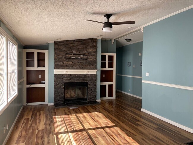 Foto del edificio - Three bedroom/2 Bath close to downtown Pra...