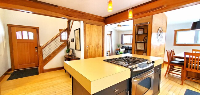 Foto del edificio - Fully Furnished Monthly Off-Season Gem!