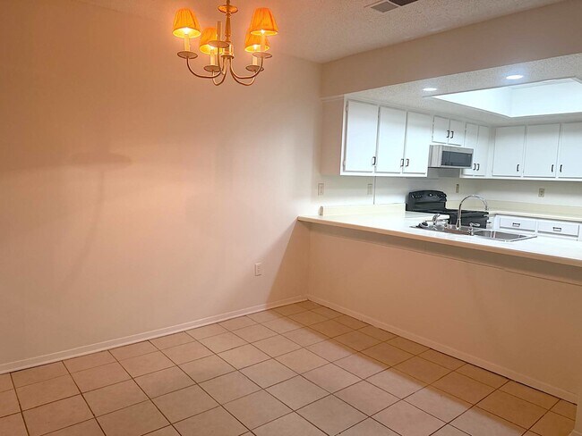 Foto del edificio - 7013 Crestridge Rd