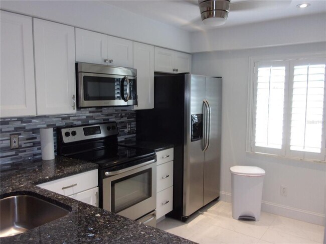 Building Photo - 132 E Cypress Ct