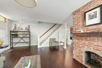 Building Photo - 107 E Clifton Ave