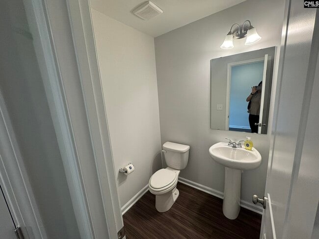 Building Photo - 3052 Hallsdale Dr