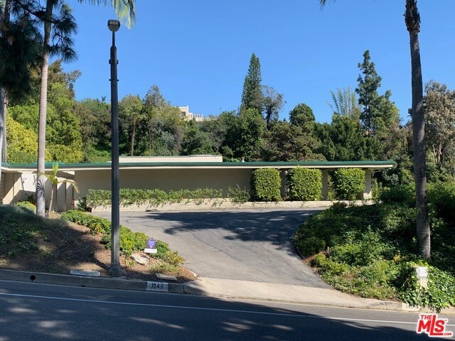 Primary Photo - 1140 Loma Vista Dr