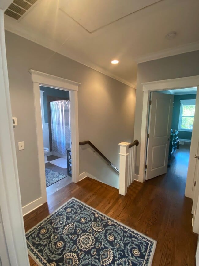 Building Photo - Beautiful Downtown home
