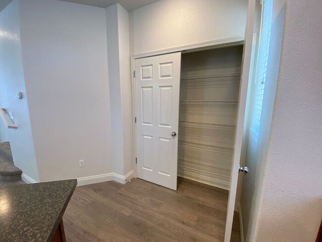 Building Photo - Luxury Townhouse 2 Master Suites - North M...