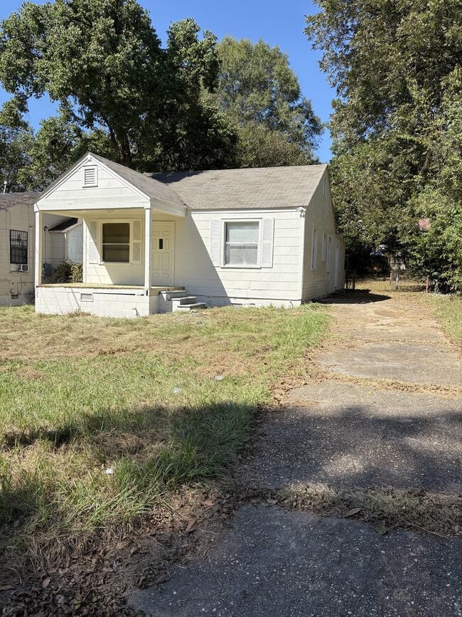 Building Photo - 2409 Poplar St