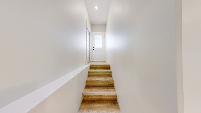 Building Photo - 9513-9114 114 Ave