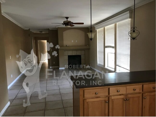 Building Photo - 3 Bed 2 Bath