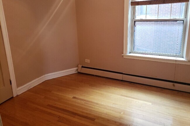 Foto del edificio - 2559 E 71st St