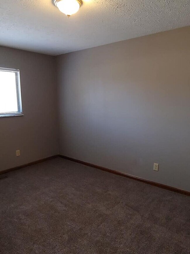 Foto del edificio - Cute 2 bedroom 1 bath ranch with garage.