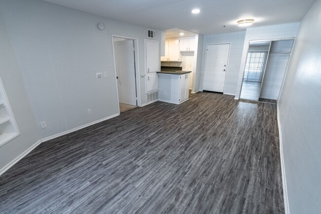 Interior Photo - 4378 Sepulveda Blvd
