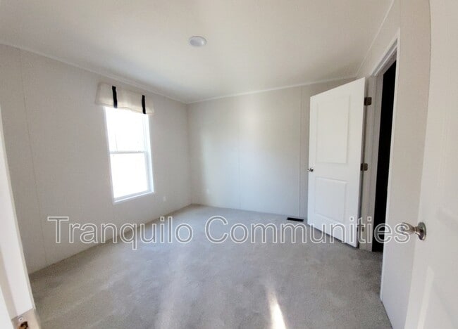 Building Photo - 162 Dunewood Dr