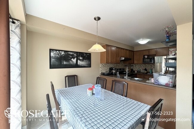 Photo du bâtiment - Newly Renovated 3-Bedroom, 2.5-Bath Home i...