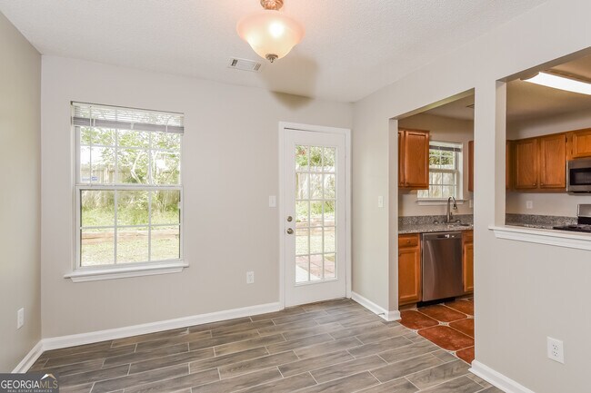 Foto del edificio - 412 Windstream Dr SW