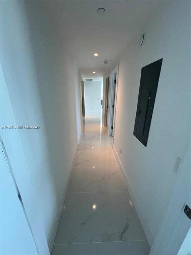 Foto del edificio - 501 NE 31st St