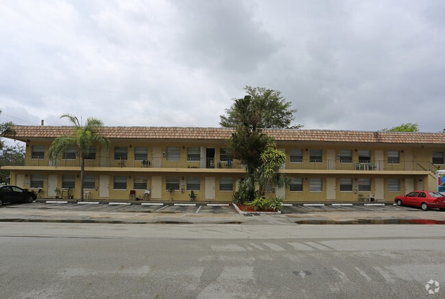 Building Photo - 1150 NE 17th Ct