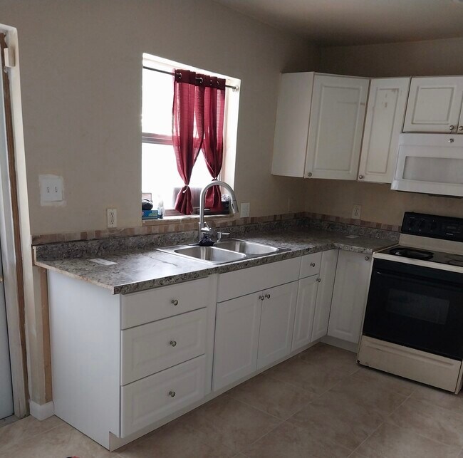 Building Photo - 8511 Blue Ridge Dr