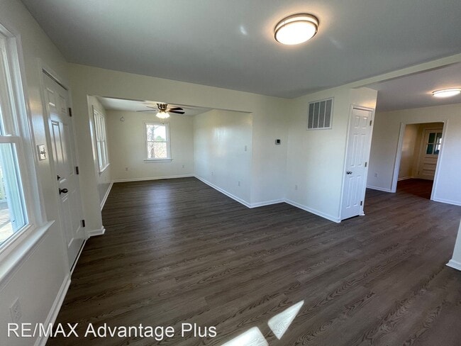 Building Photo - 3 br, 1 bath House - 5590 Back Hampden Syd...