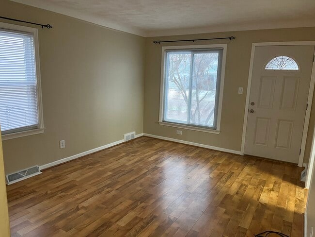 Building Photo - 715 Donald Ave Building Photo - 715 Donald Ave