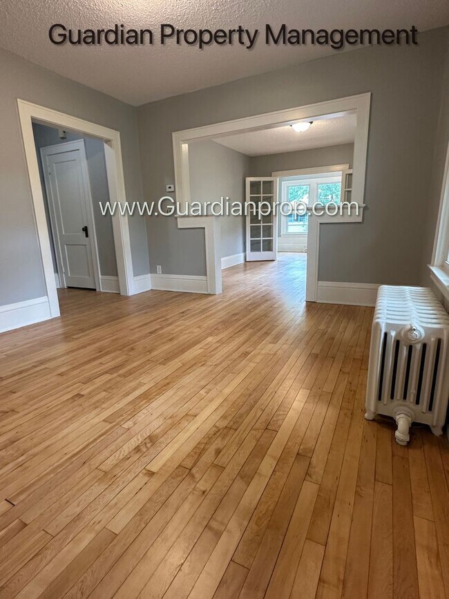 Foto del edificio - 2316-2318 Harriet Avenue S