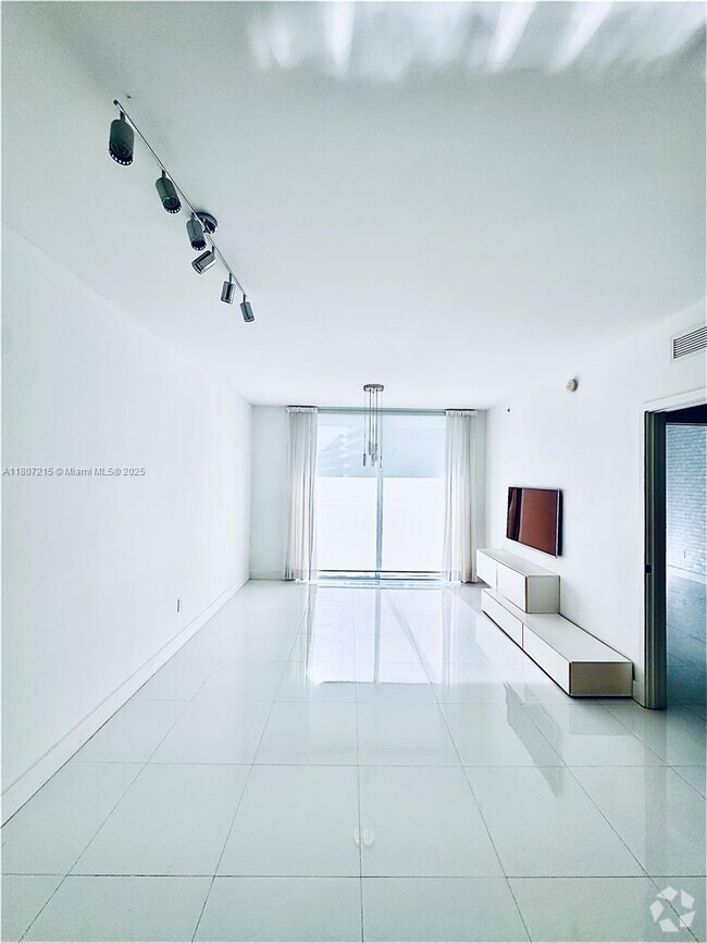Building Photo - 1080 Brickell Ave