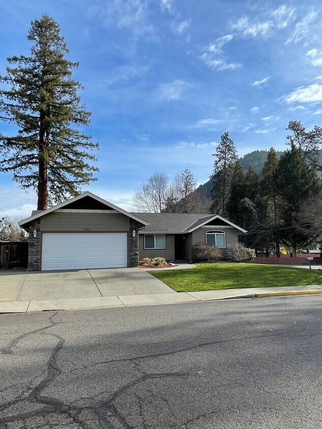 1255 SE Krystin Pl, Grants Pass, OR 97526 House Rental in Grants Pass, OR