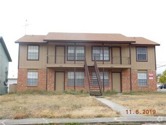 Building Photo - 902 Travis Ln