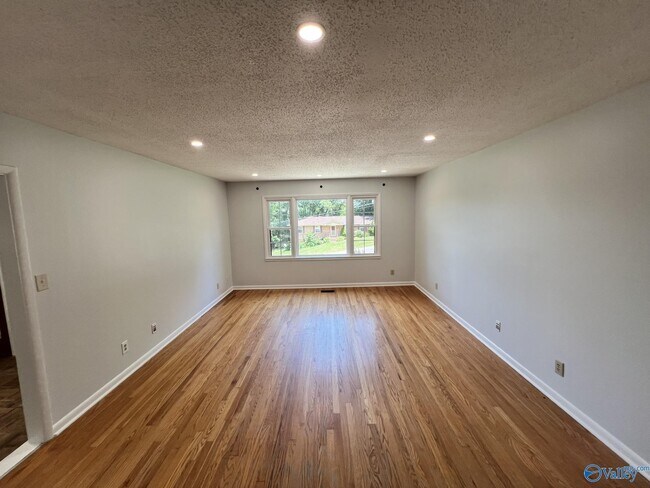 Foto del edificio - 223 Skyline Rd