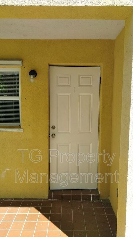 Building Photo - 209 7th St S