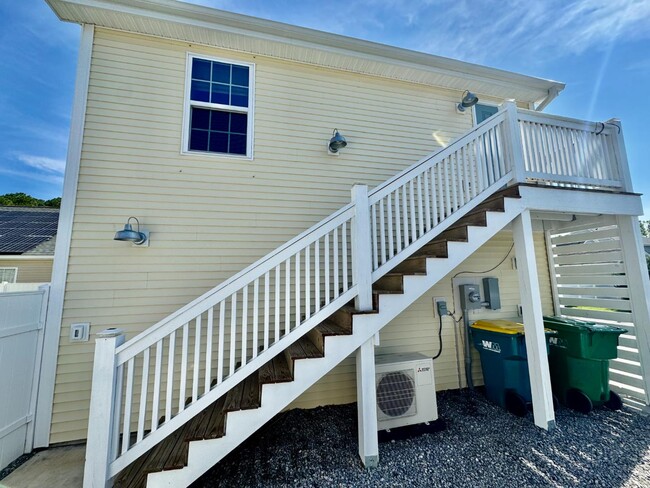 Building Photo - 44 Red Cedar St