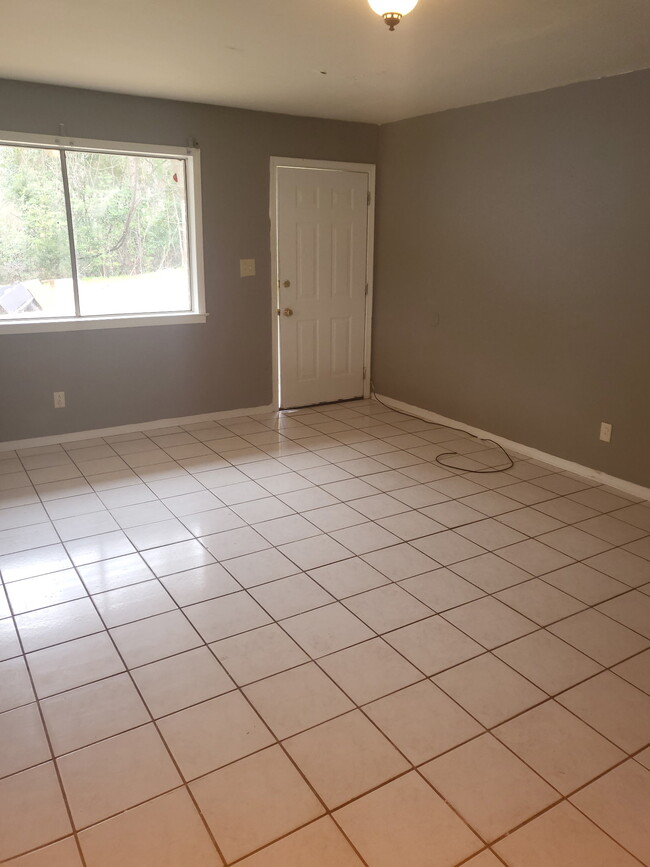 Building Photo - 71 Meadowlane Dr