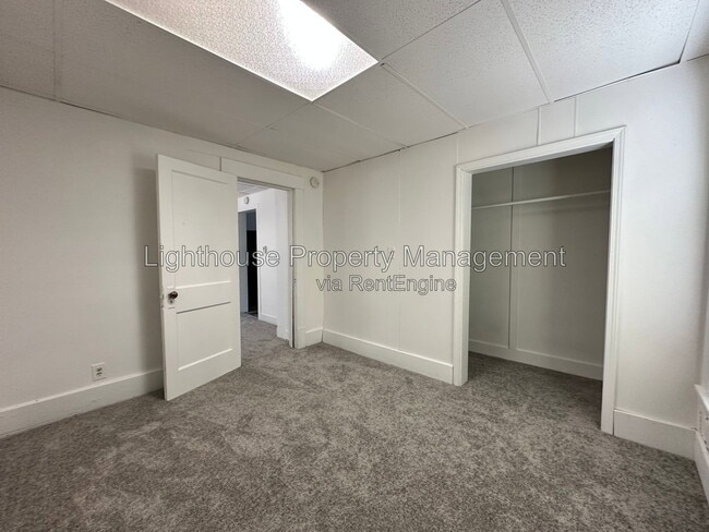 Building Photo - 2528 Hoyt St