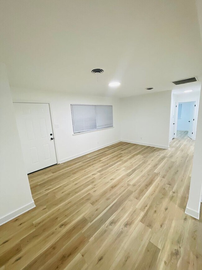 Foto del edificio - 3605 Pine Cone Dr