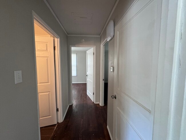 Building Photo - 615 W 34th St