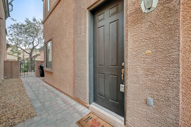 Foto del edificio - Three Bedroom Home in Spring Mountain Ranch COMING SOON