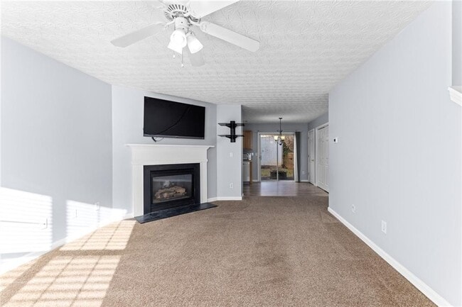 Building Photo - 400 Spring Head Dr SE
