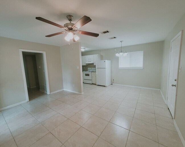 Foto del edificio - MOVE IN SPECIAL: Waived $350 Cleaning Fee!...